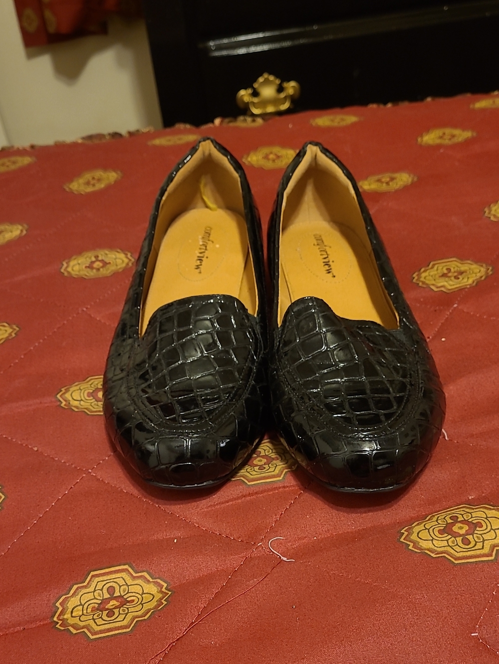 comfortview Black Croc-Embossed Slip-On Loafers